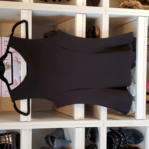 Black sleeveless blouse - Picture 3 of 7